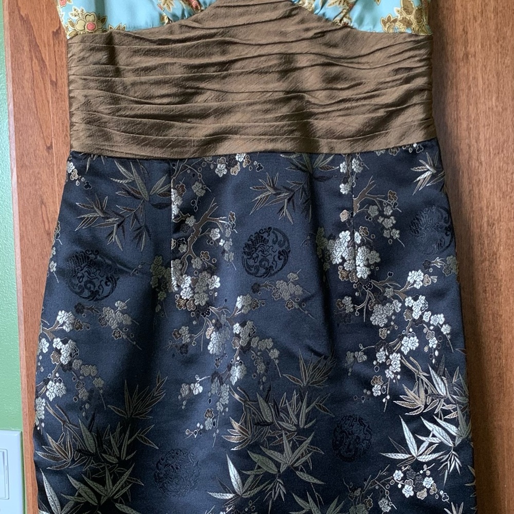 Dress with three different fabrics - Picture 4 of 6